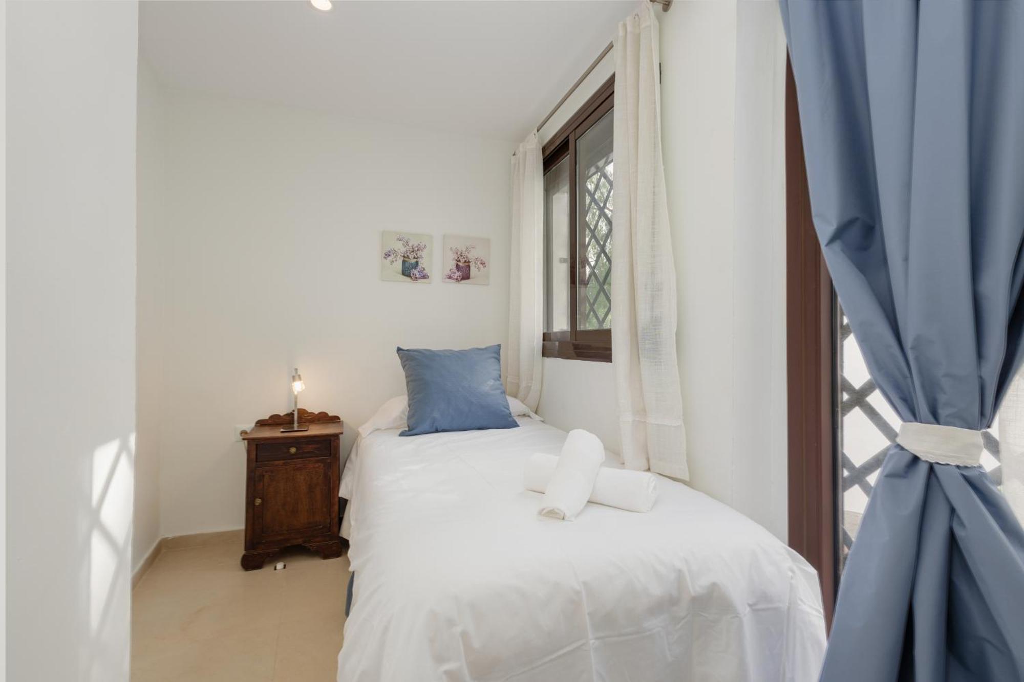 Cozy Apartment, With Mountain Views And Large Private Terrace, On The Golden Mile, *