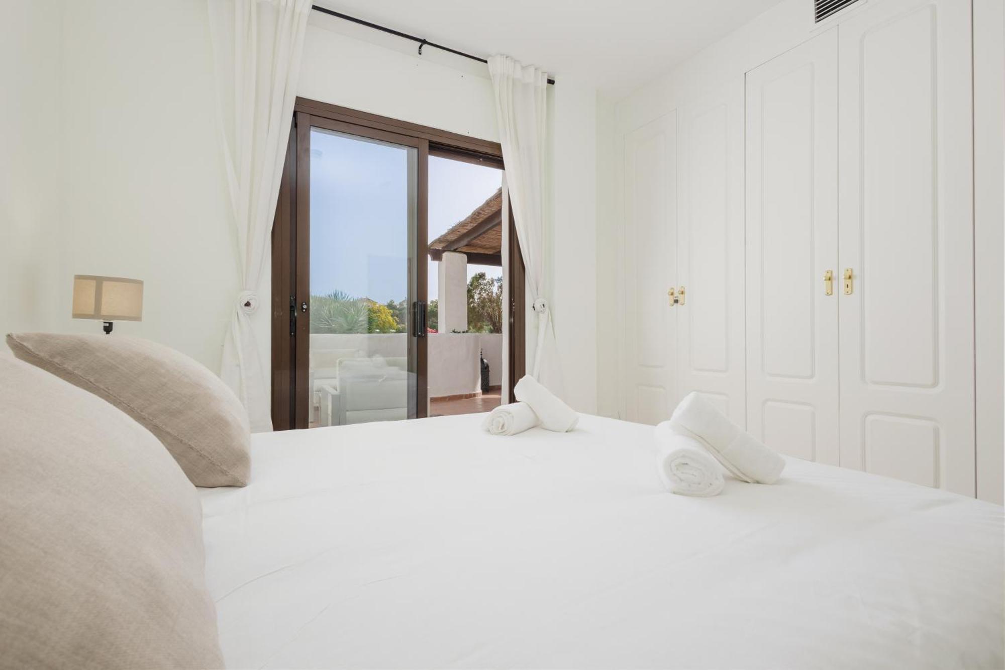 Cozy Apartment, With Mountain Views And Large Private Terrace, On The Golden Mile, Apartment Marbella