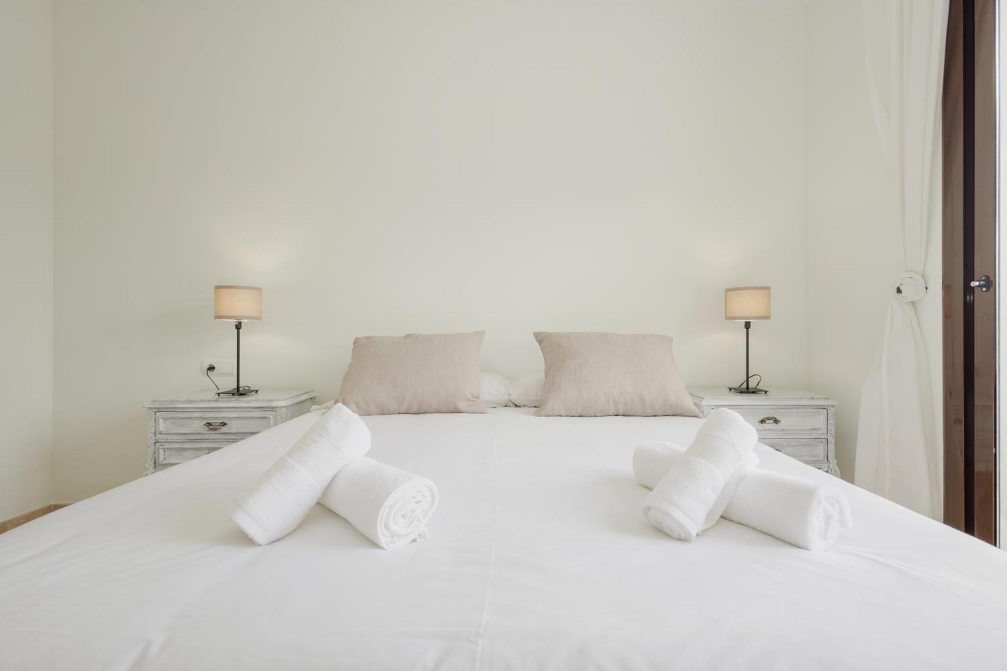 Cozy Apartment, With Mountain Views And Large Private Terrace, On The Golden Mile, *
