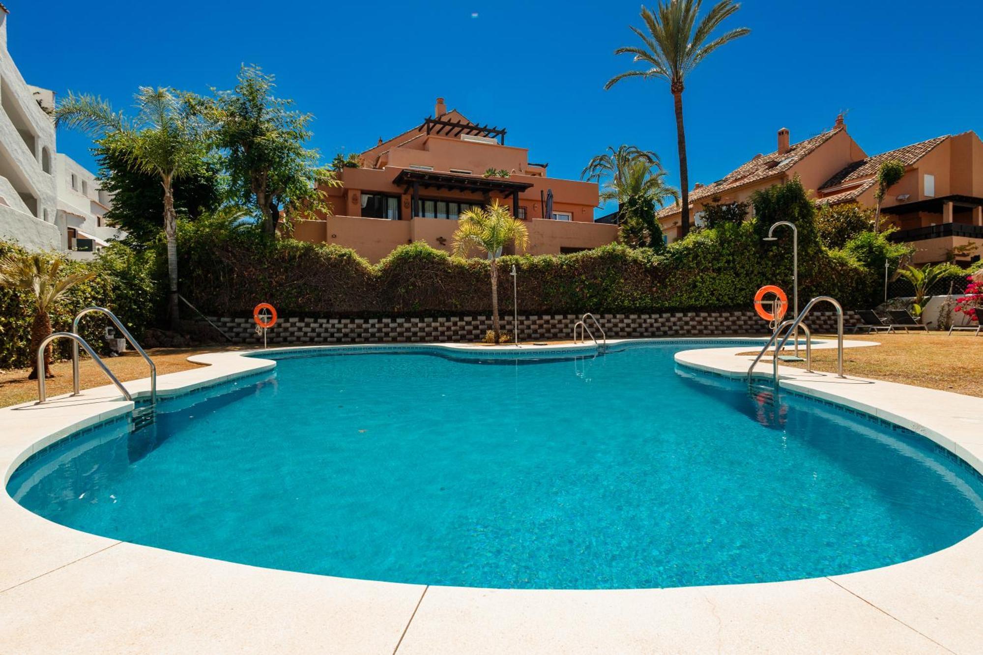 Cozy Apartment, With Mountain Views And Large Private Terrace, On The Golden Mile, Marbella