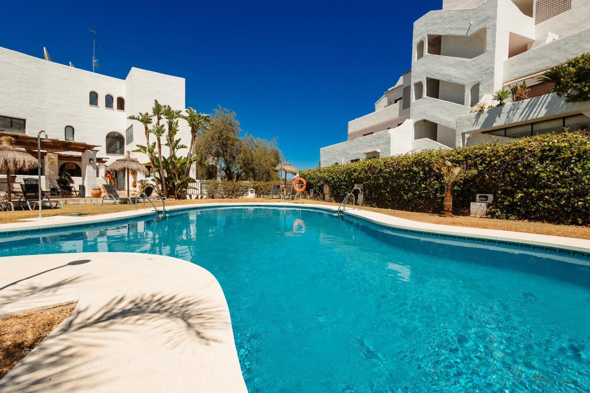 Cozy Apartment, With Mountain Views And Large Private Terrace, On The Golden Mile, Marbella